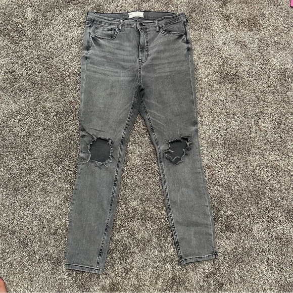 Free People Denim - Free People black/grey wash jeans size 31 wholes in knees